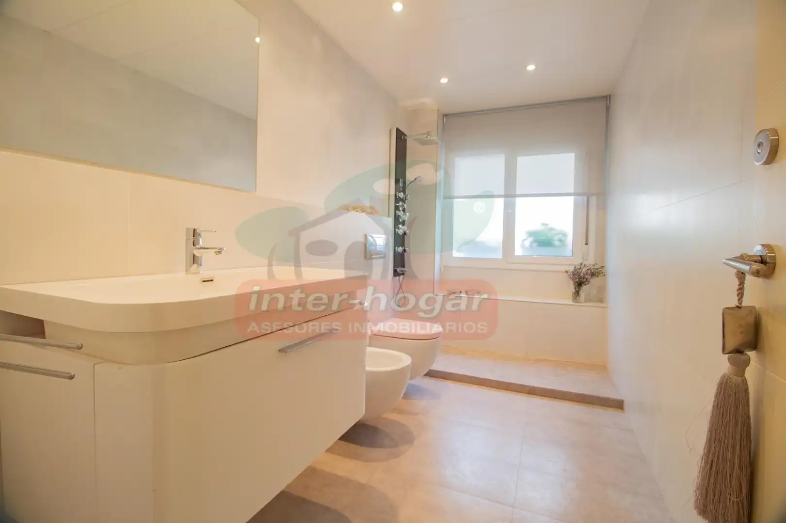 Bany de Apartament en venda en Badalona amb Aire condicionat i Parquet