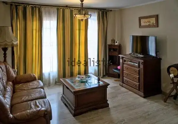 Sala d'estar de Casa adosada en venda en Dos Hermanas