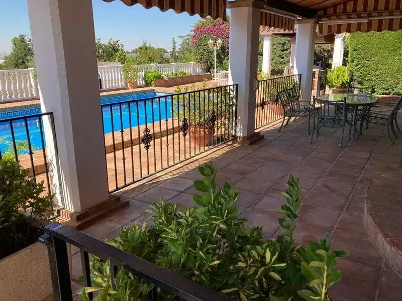 Piscina de Casa o xalet en venda en Córdoba amb Aire condicionat, Calefacció i Jardí privat