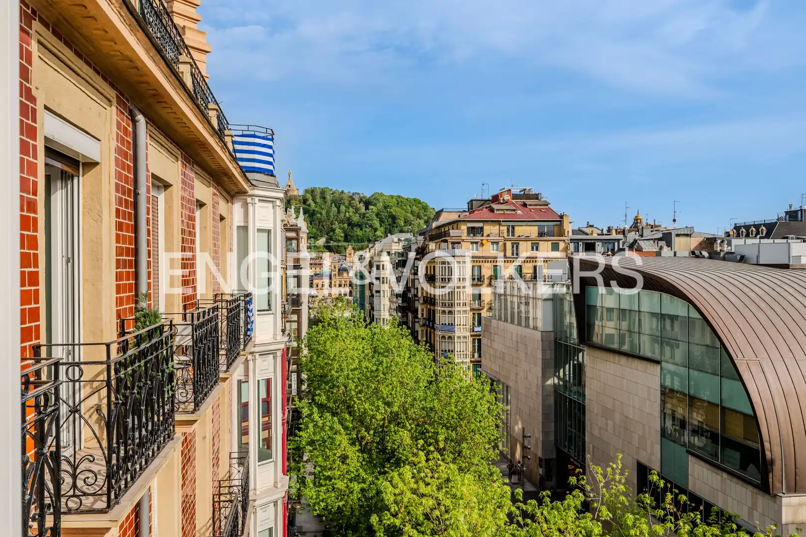 Vista exterior de Pis en venda en Donostia - San Sebastián  amb Aire condicionat, Calefacció i Parquet
