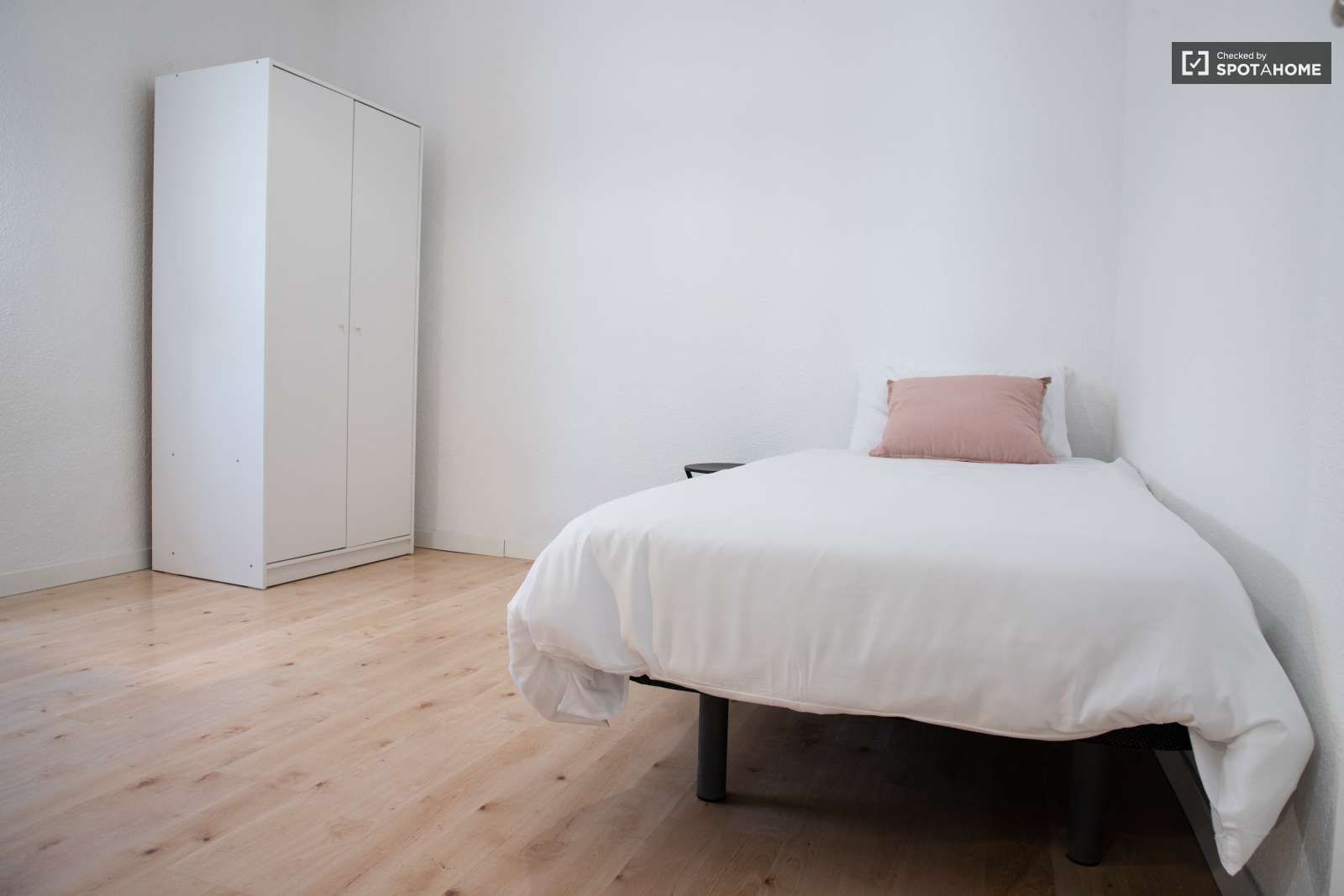 Flat to share in La Alhóndiga