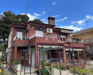 Vista exterior de Casa adosada en venda en Calafell amb Aire condicionat, Calefacció i Jardí privat