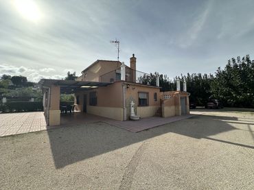 Casa amb piscina en venda a El Llombo