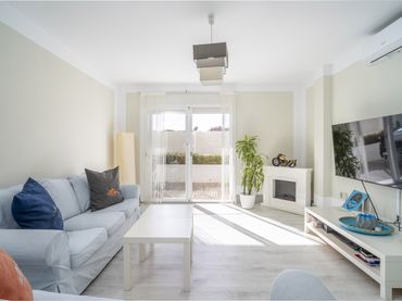 Baixos amb piscina en venda a Nueva Andalucía