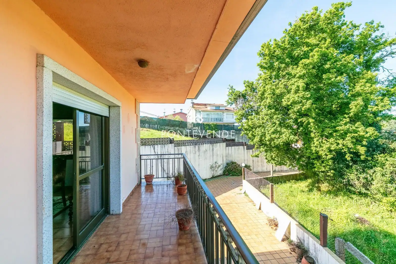 Vista exterior de Casa o xalet en venda en Poio amb Terrassa
