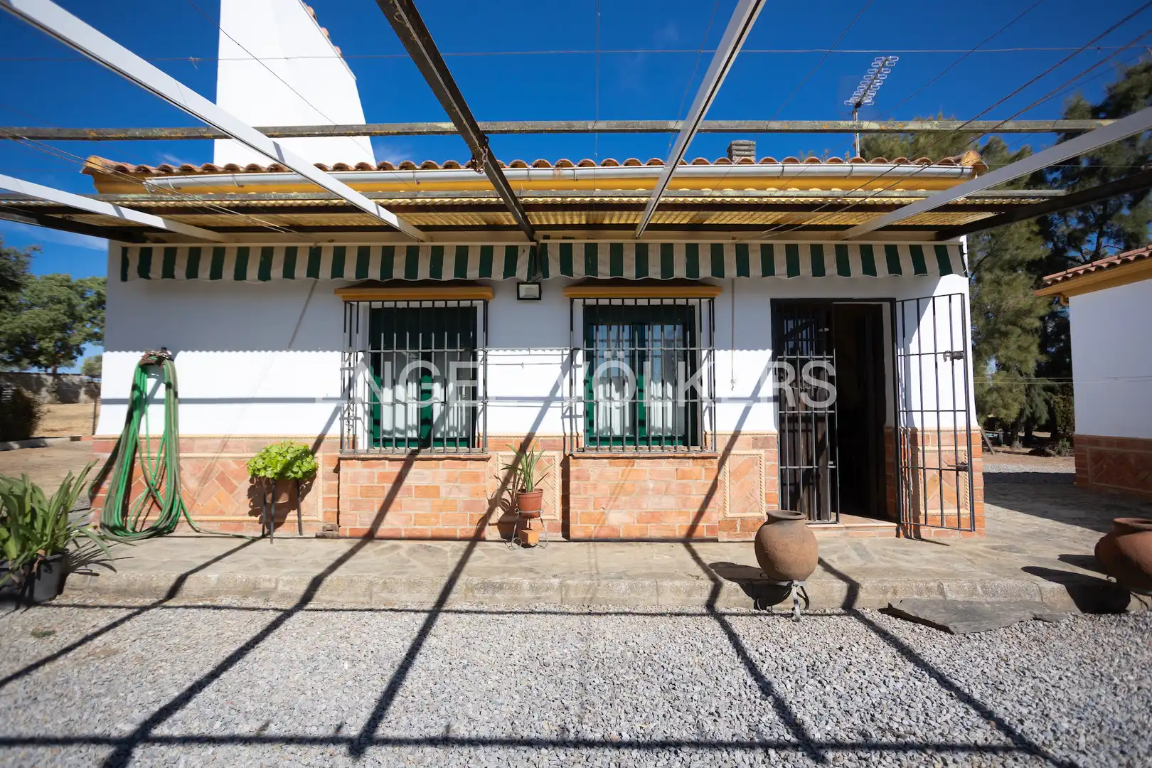 Vista exterior de Finca rústica en venta en Llerena con Calefacción, Jardín privado y Trastero