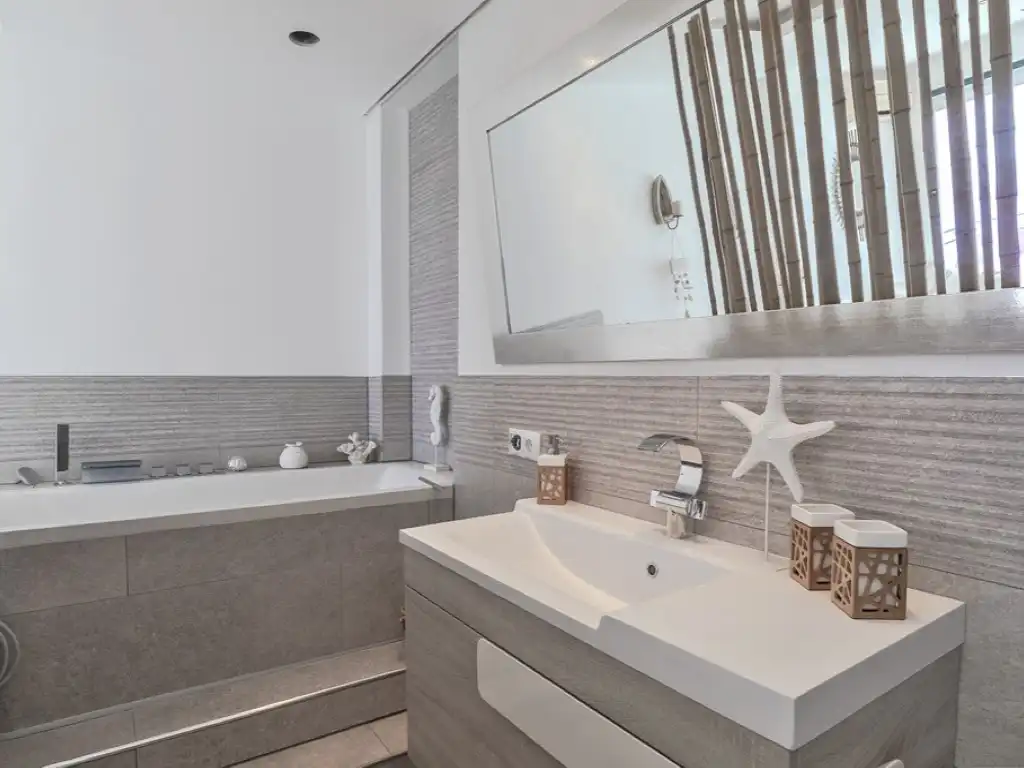 Badezimmer von Dachboden zum Verkauf in Llucmajor mit Klimaanlage, Terrasse und Schwimmbad