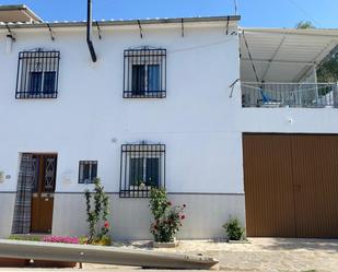 Vista exterior de Casa adosada en venda en Villanueva de Algaidas amb Calefacció, Terrassa i Balcó