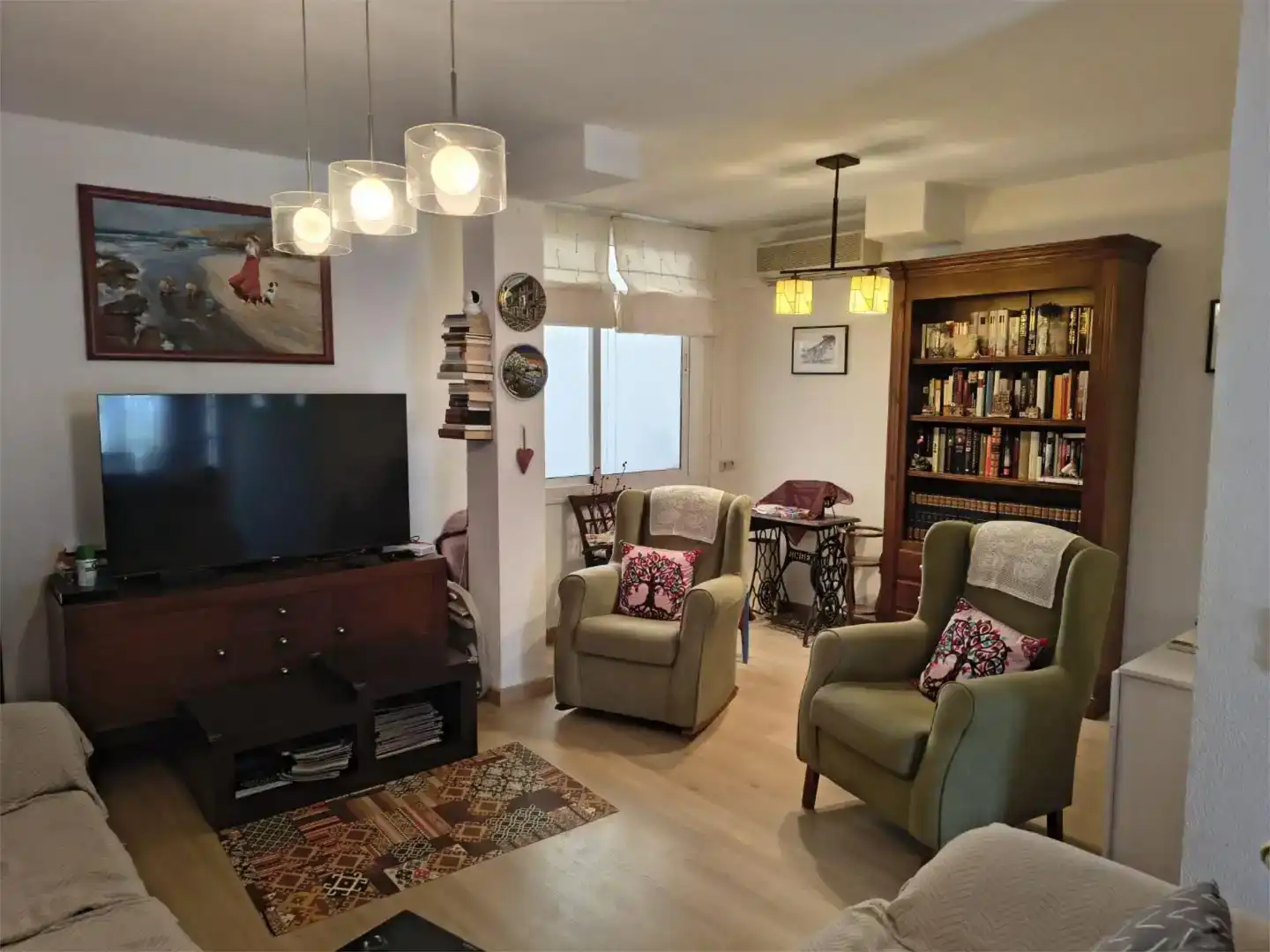 Sala d'estar de Casa adosada en venda en Roquetas de Mar amb Aire condicionat