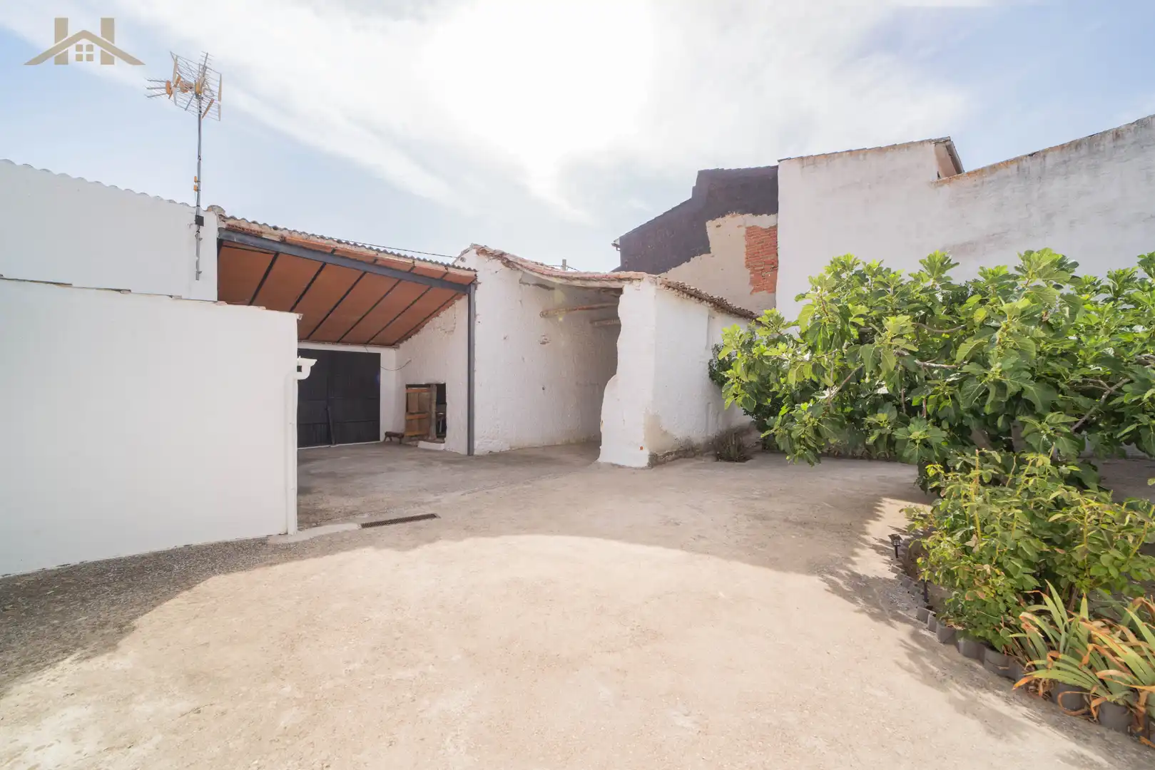 Vista exterior de Casa o xalet en venda en Casarrubios del Monte amb Aire condicionat, Calefacció i Jardí privat