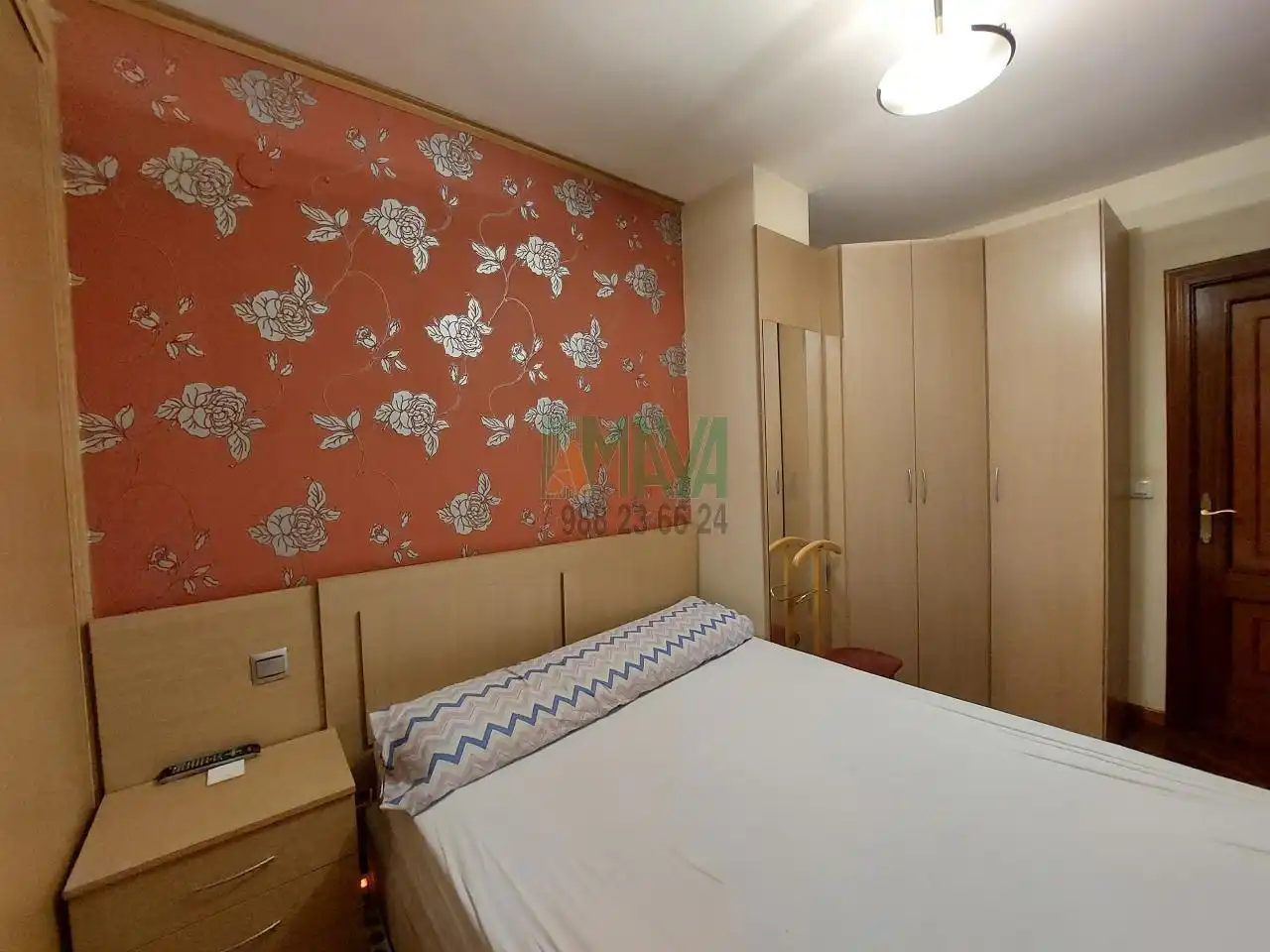 Habitación de Piso de alquiler en Ourense Capital  con Calefacción, Parquet y Amueblado
