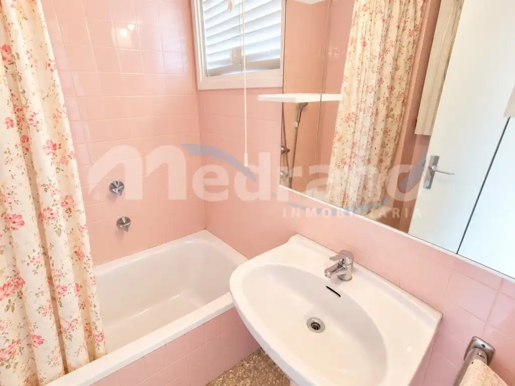 Baño de Apartamento en venta en Benidorm con Terraza, Piscina y Piscina comunitaria
