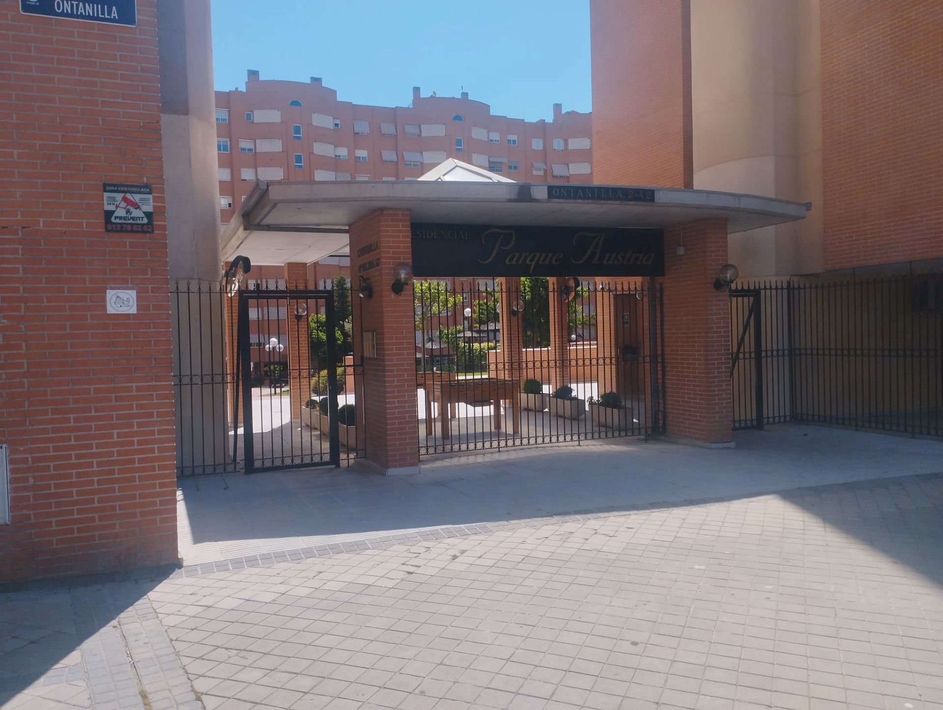 Parking de Piso en venta en  Madrid Capital con Aire acondicionado, Calefacción y Jardín privado
