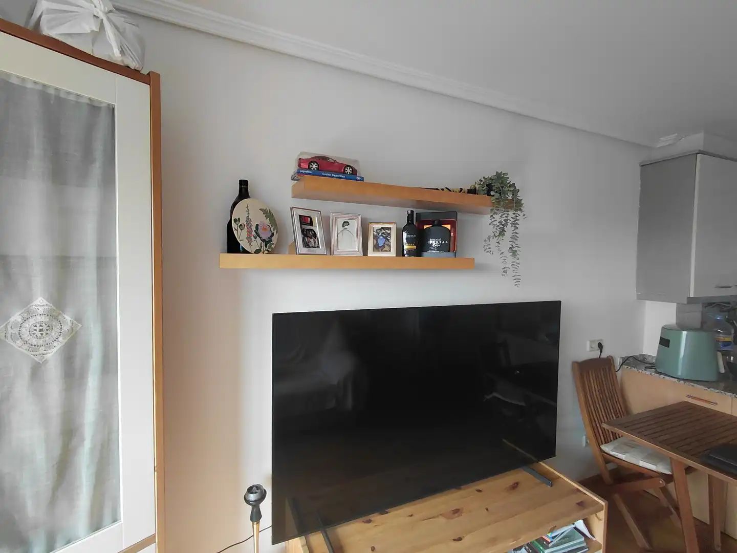 Sala de estar de Apartamento en venta en Oleiros con Calefacción, Jardín privado y Parquet