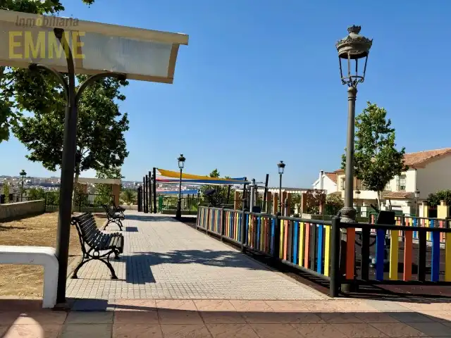 Adossat amb terrassa en venda a La Planilla