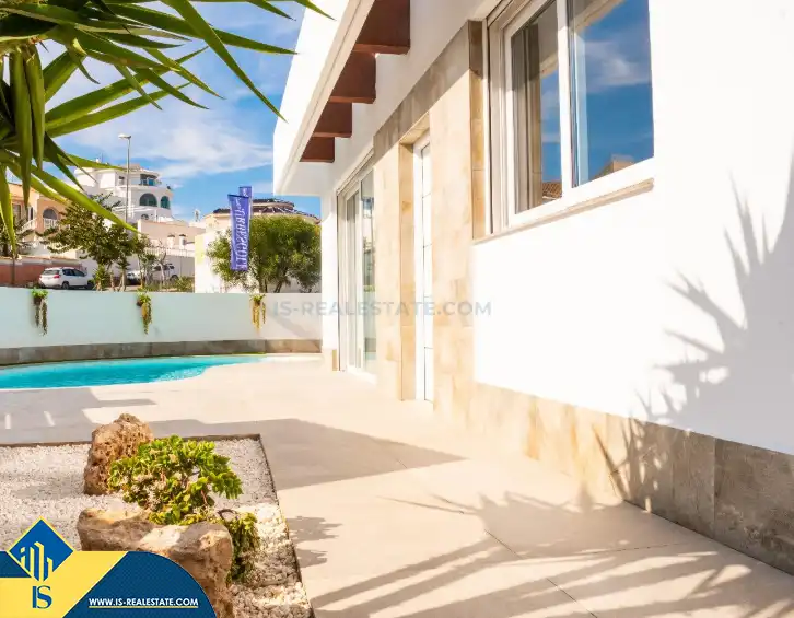 Vista exterior de Casa o chalet en venta en Rojales con Terraza, Piscina y Amueblado