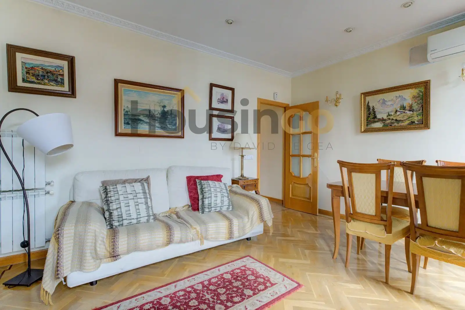 Living room of Flat for rent in Madrid  with Air Conditioner, Heating and Parquet flooring