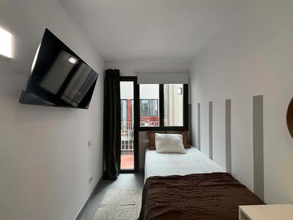 Bedroom of Flat to share in  Barcelona Capital  with Heating, Furnished and Washing machine