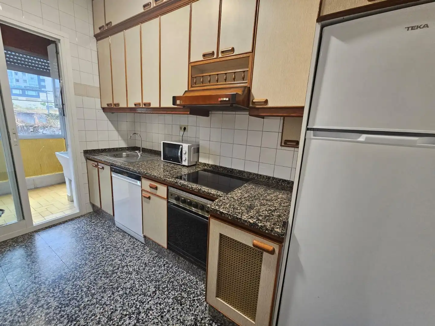 Cuina de Pis per a compartir en Ourense Capital  amb Calefacció, Moblat i Balcó