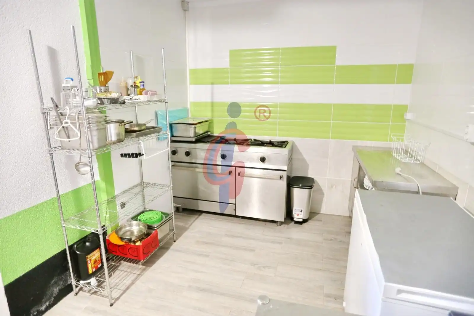 Küche von Fabrikhallen zum Verkauf in Daya Nueva