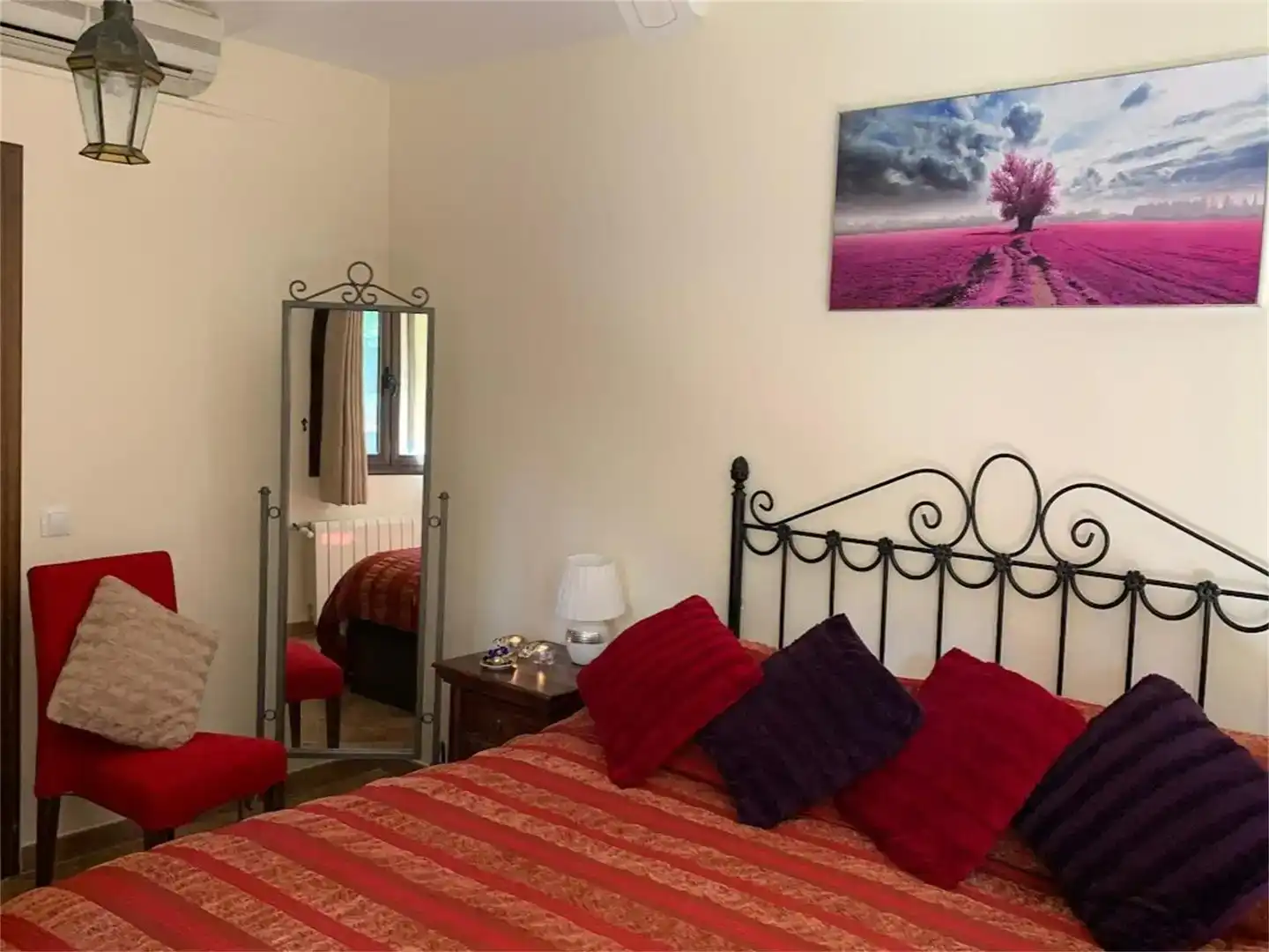 Dormitori de Local en venda en Ronda amb Aire condicionat, Parquet i Moblat