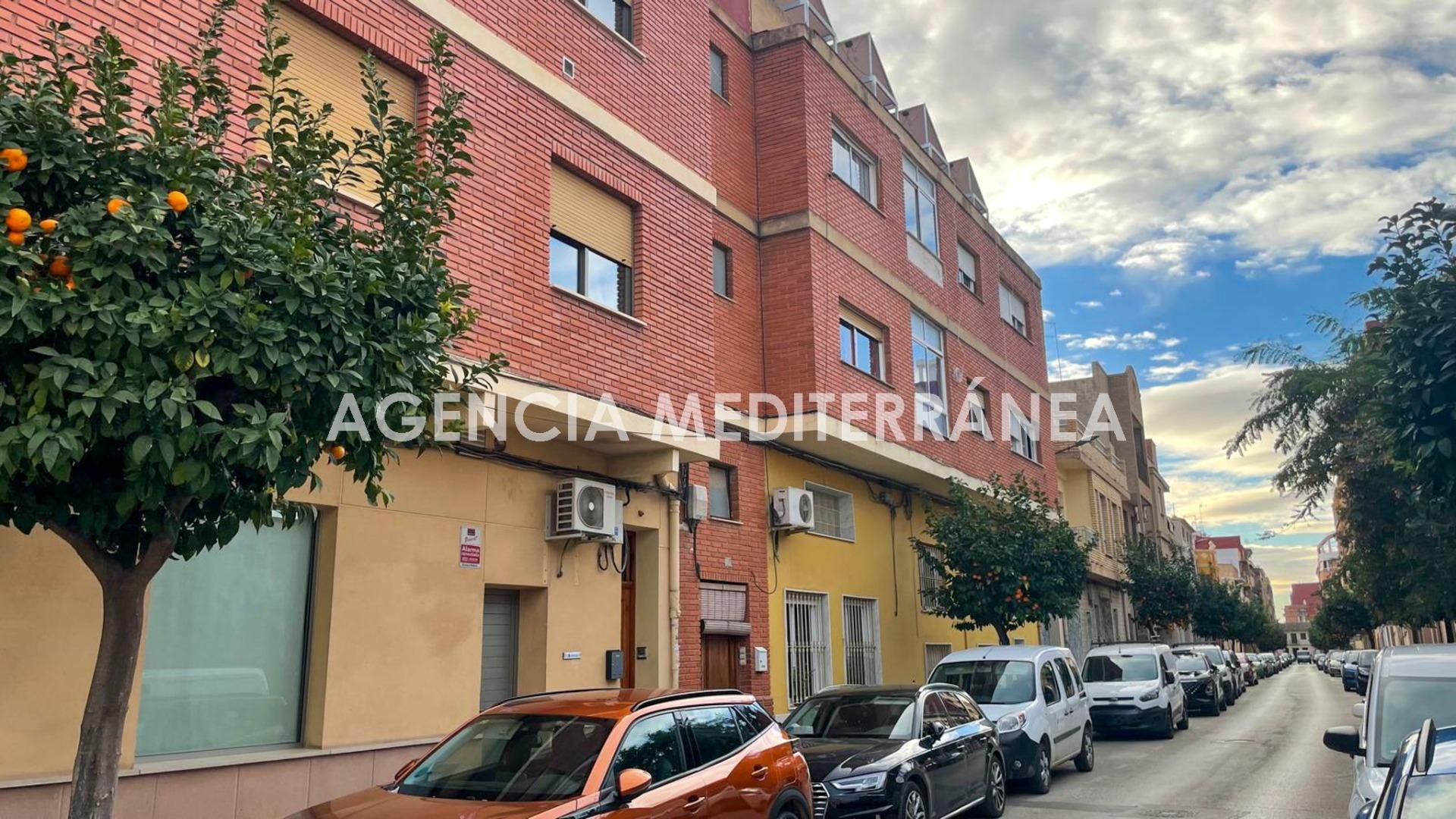 Vista exterior de Edifici en venda en Moncada