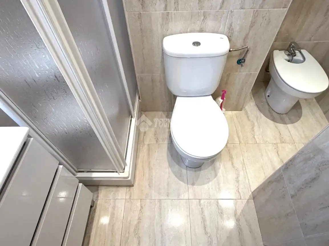 Bany de Pis en venda en Valencia amb Aire condicionat i Balcó