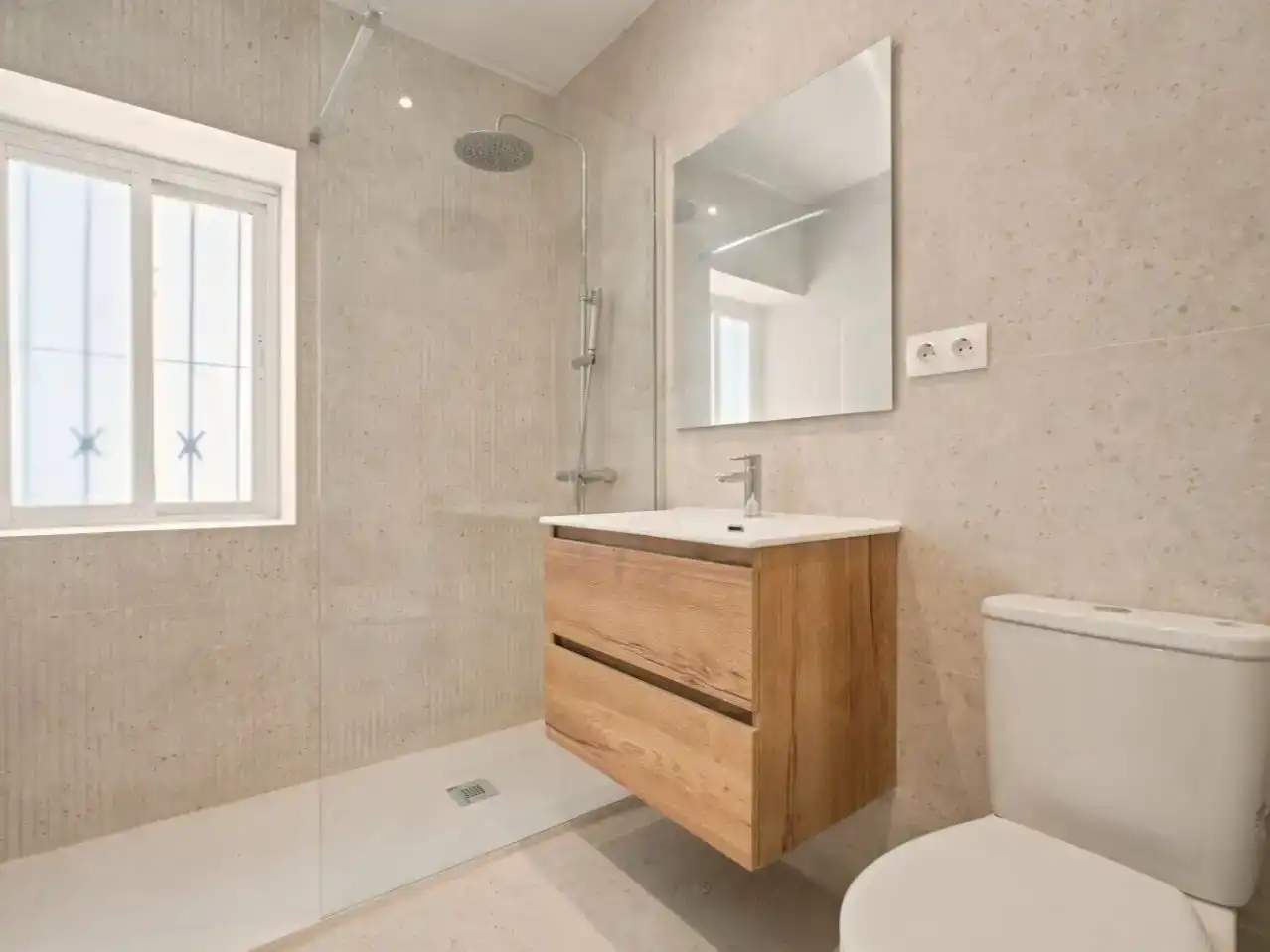 Baño de Piso en venta en  Madrid Capital con Aire acondicionado