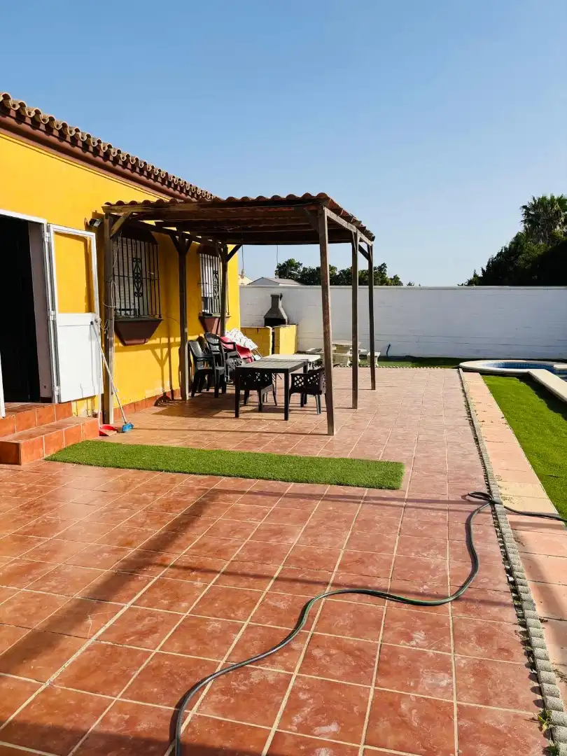 Terrassa de Casa o xalet en venda en Chiclana de la Frontera amb Jardí privat, Traster i Piscina
