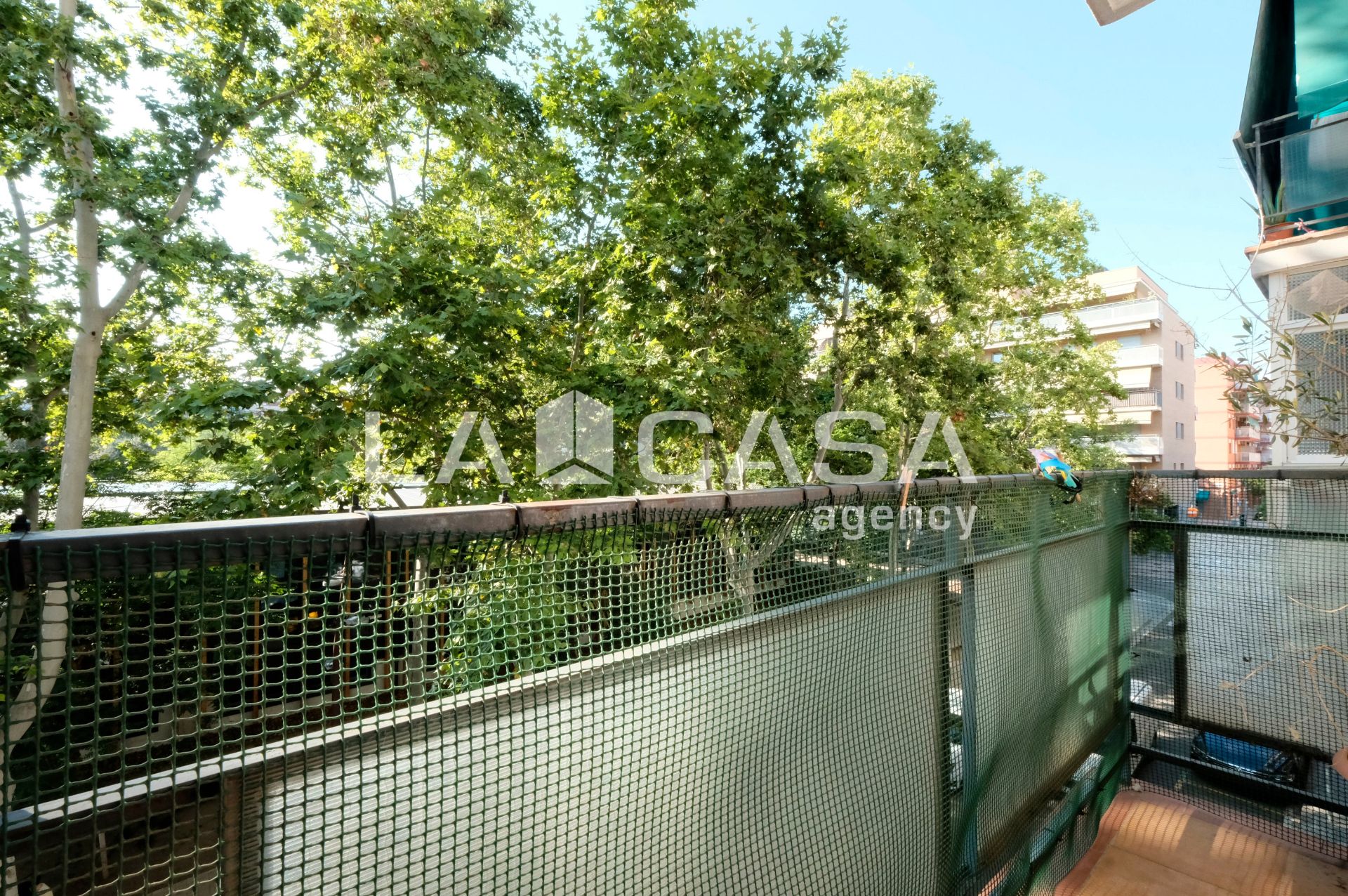 Exterior view of Flat for sale in  Barcelona Capital  with Air Conditioner, Heating and Parquet flooring