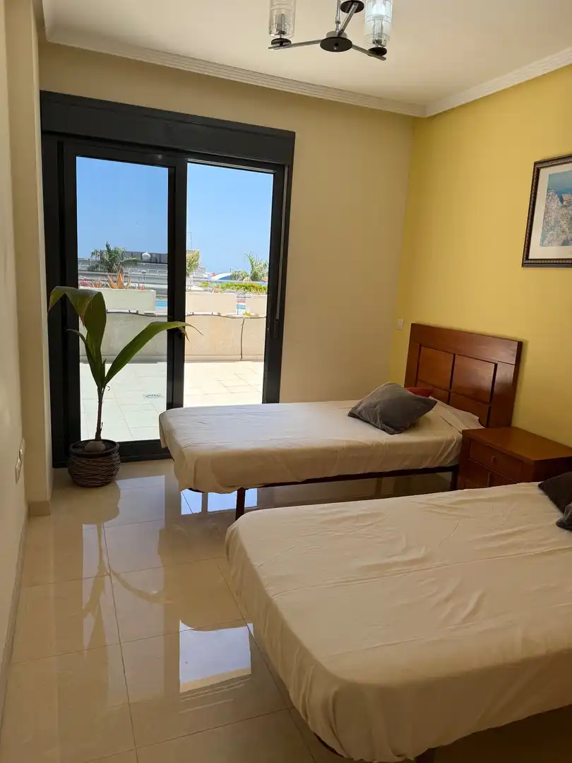 Dormitori de Apartament en venda en Adeje amb Terrassa, Piscina i Moblat