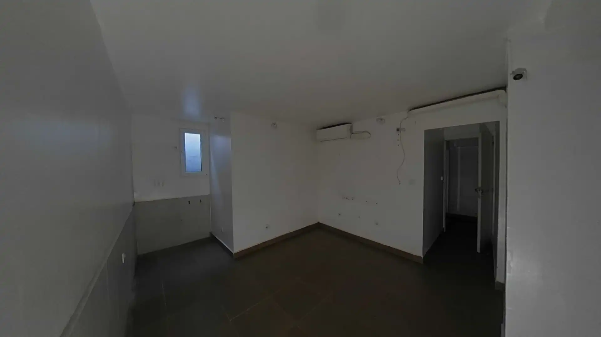 Ground floor for sale in Barcelona  with Air Conditioner and Alarm
