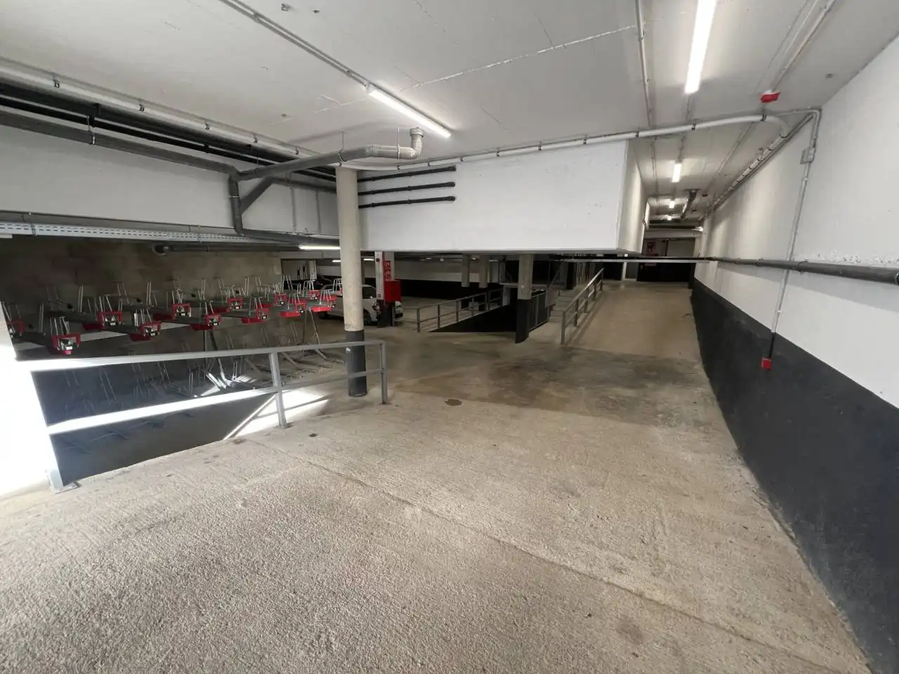 Einzelparkplatz mit Aufzug zur Miete in Calle Josep Piñol, imagen 3