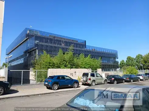 Außenansicht von Fabrikhallen zum Verkauf in Torrijos