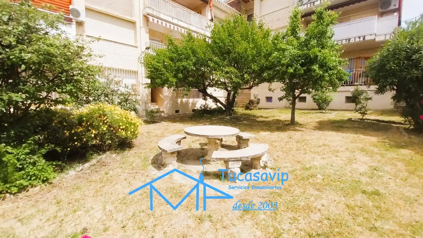 Vista exterior de Piso en venta en La Adrada  con Calefacción, Jardín privado y Terraza