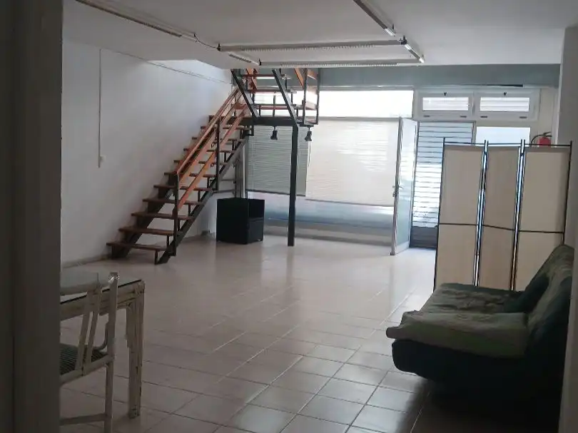 Local comercial en alquiler en Francesc Macià 67