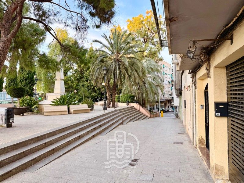 Außenansicht von Wohnung zum Verkauf in Burjassot mit Klimaanlage, Terrasse und Balkon