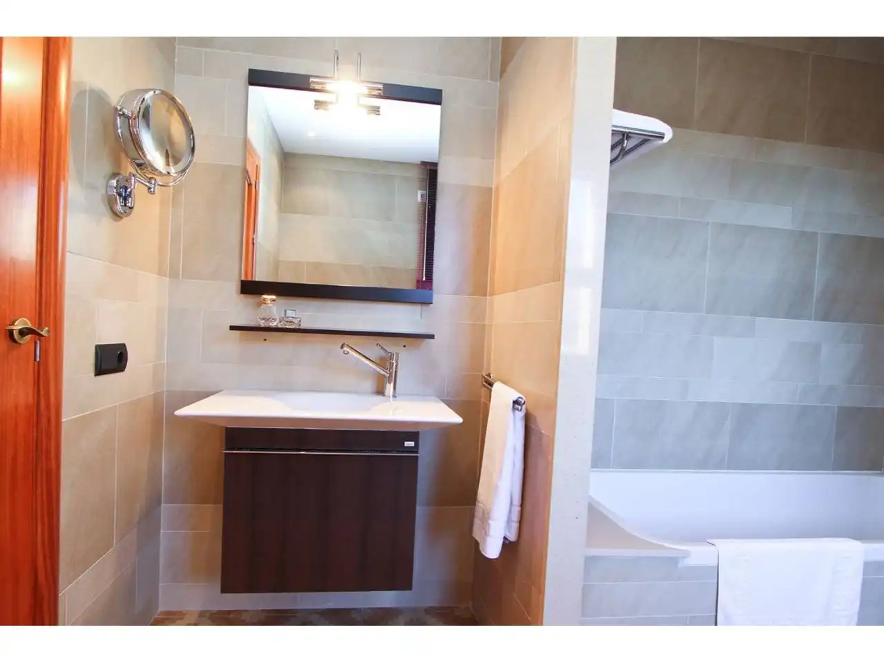 Baño de Finca rústica en venta en Forès con Calefacción, Jardín privado y Terraza