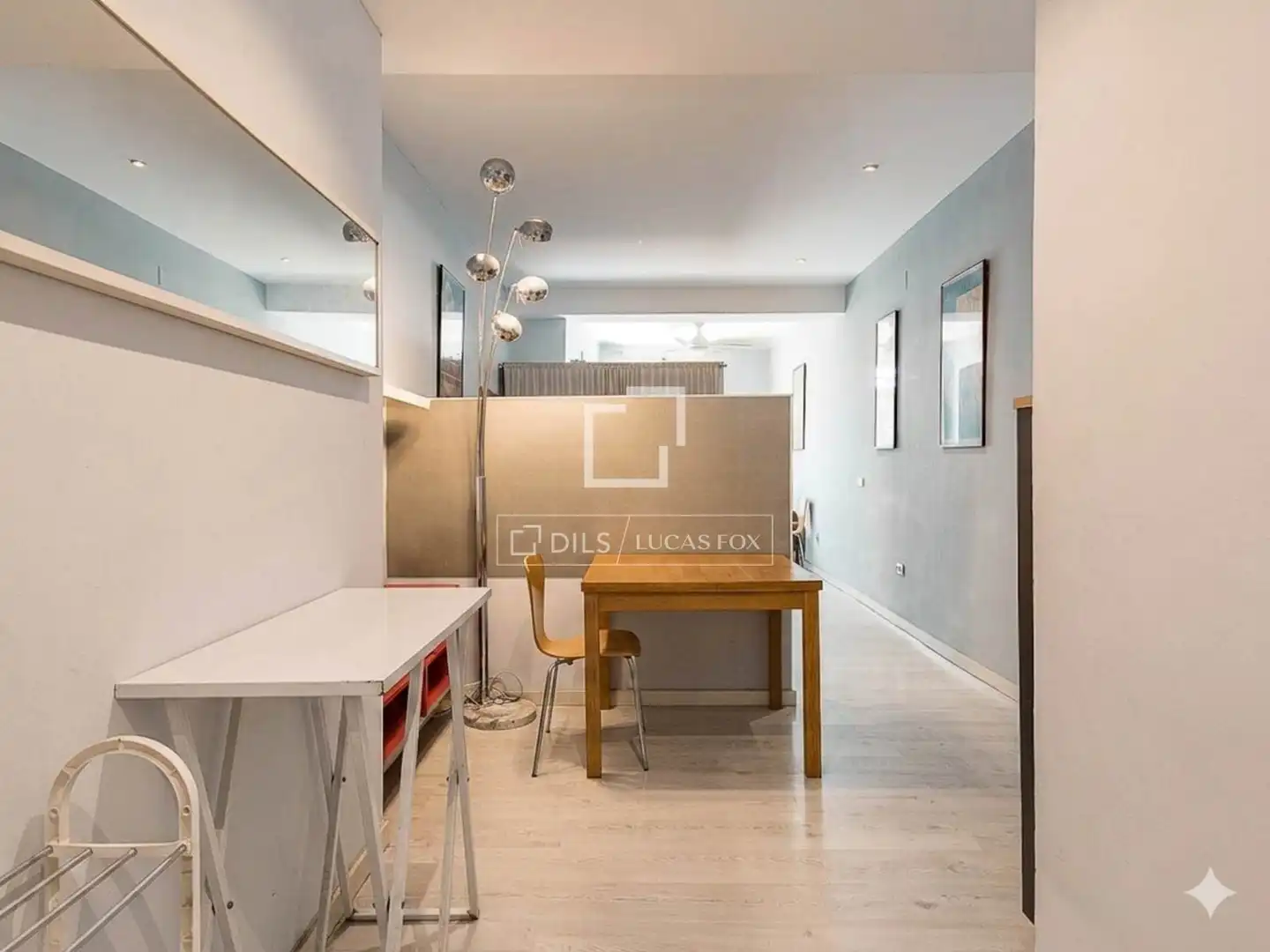 Vista exterior de Piso en venta en Barcelona con Amueblado y Balcón