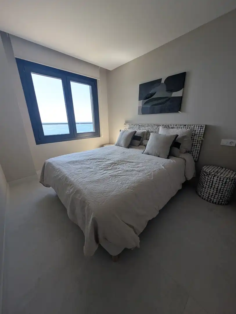 Habitación de Piso de alquiler en Torrevieja con Aire acondicionado, Terraza y Amueblado