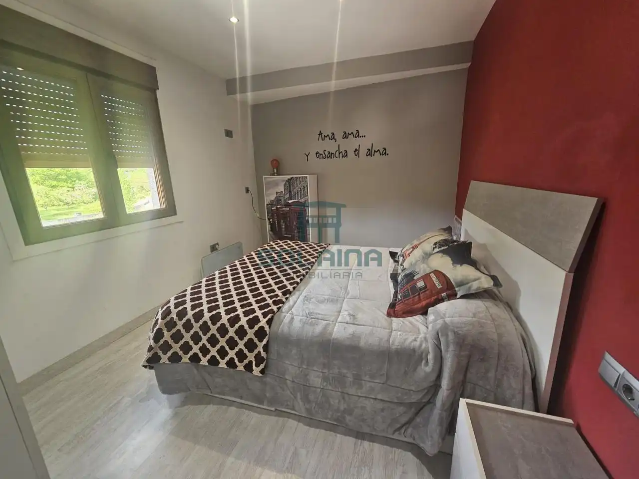 Schlafzimmer von Einfamilien-Reihenhaus zum Verkauf in Coles mit Heizung, Privatgarten und Möbliert