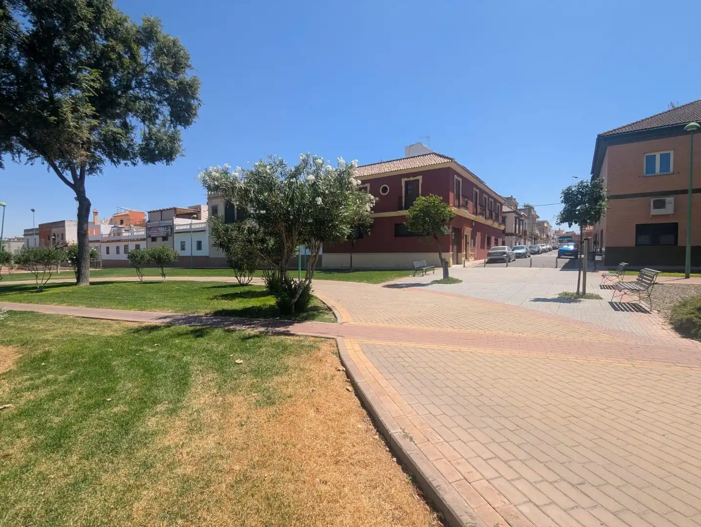 Vista exterior de Casa o xalet en venda en Dos Hermanas amb Terrassa i Balcó