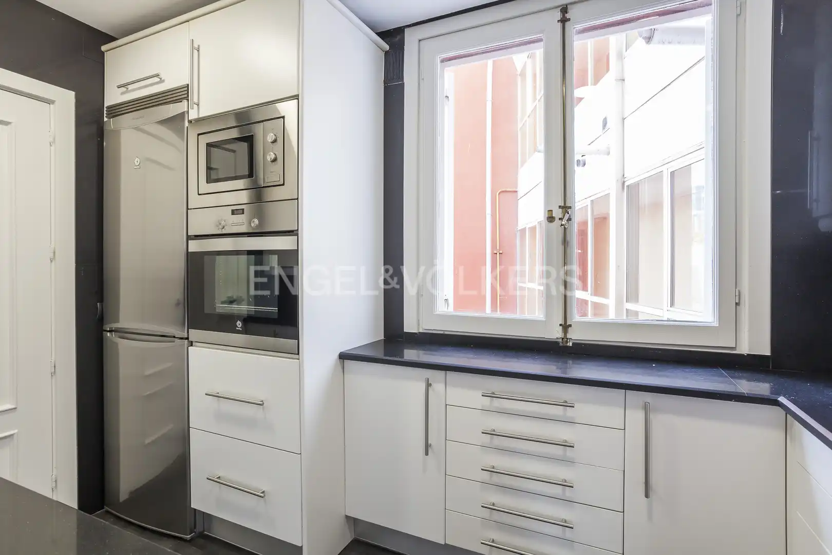 Kitchen of Flat for rent in Madrid  with Air Conditioner, Heating and Parquet flooring