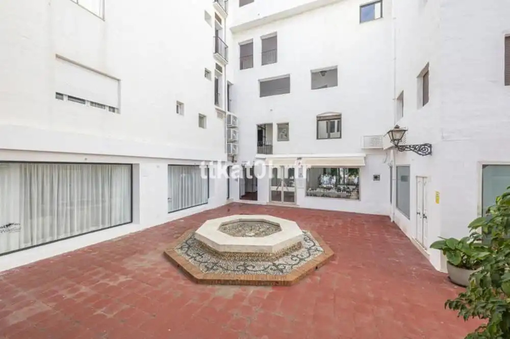 Vista exterior de Apartament de lloguer en Marbella amb Aire condicionat, Terrassa i Moblat