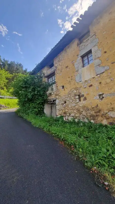 Außenansicht von Country house zum Verkauf in Dima 