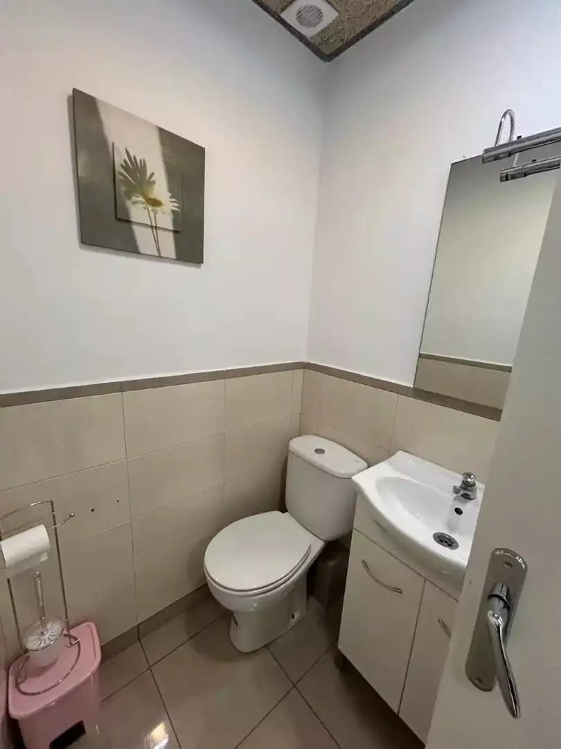 Badezimmer von Geschaftsraum zur Miete in Montilivi