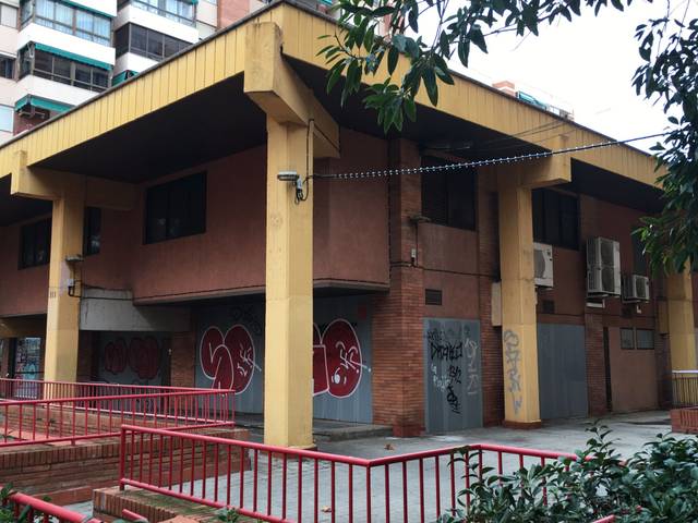 Local comercial en Alquiler en Passeig d'Urrutia en La Guineueta