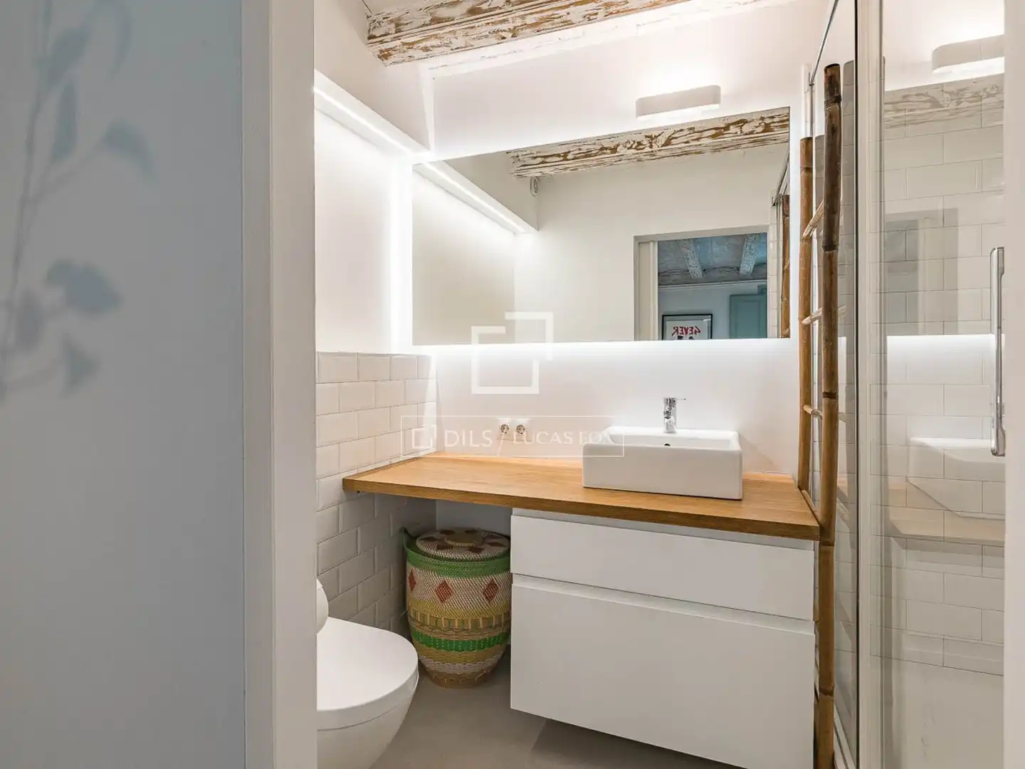 Badezimmer von Wohnung zum Verkauf in Barcelona mit Klimaanlage, Heizung und Terrasse