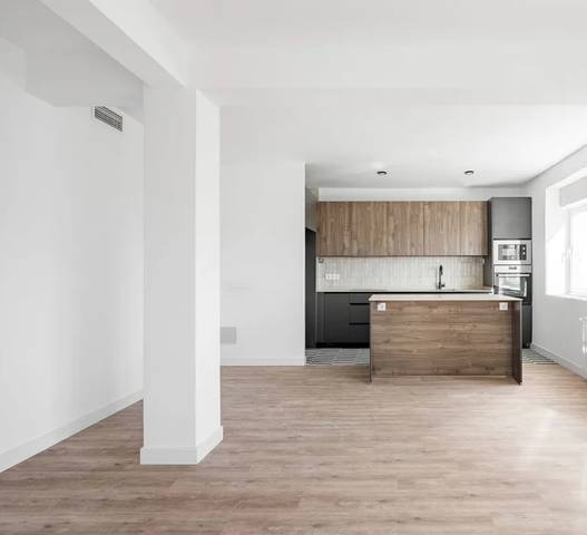 Piso en Venta en Calle de Jerónima Llorente en Bellas Vistas