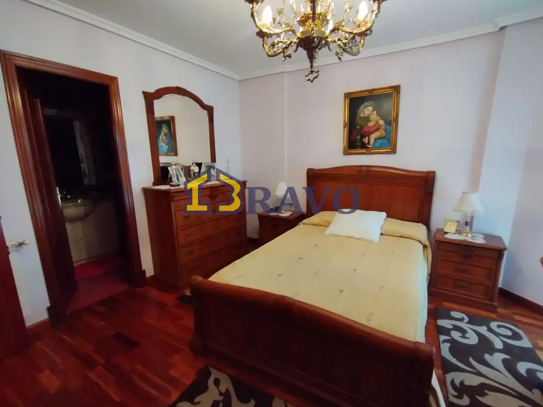 Habitación de Casa adosada en venta en Medina de Pomar con Calefacción, Jardín privado y Terraza